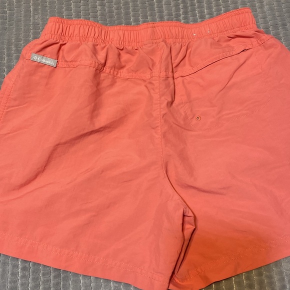 Women’s Columbia shorts Melon color - Picture 2 of 4